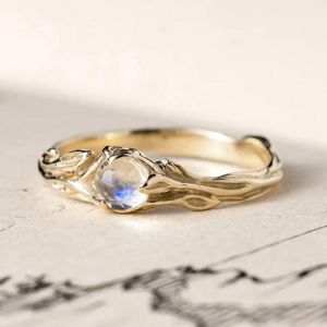 OLIVIE Stříbrný prsten MĚSÍČNÍ KÁMEN 7753 Velikost prstenů: 7 (EU: 54-56) Ag 925; ≤2,2 g.
