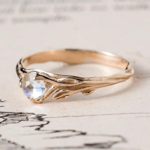 OLIVIE Stříbrný prsten MĚSÍČNÍ KÁMEN 7754 Velikost prstenů: 5 (EU: 49-50) Ag 925; ≤2,2 g.