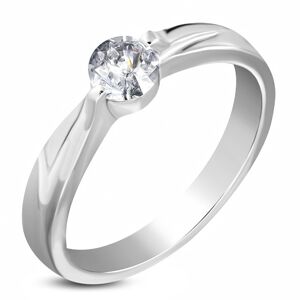 Ocelový zásnubní prsten stříbrné barvy, čirý zirkon, ramena se zářezem - Velikost: 54