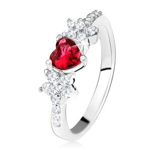Prsten s červeným srdíčkovitým kamenem a kvítky, čiré zirkonky, stříbro 925 - Velikost: 51