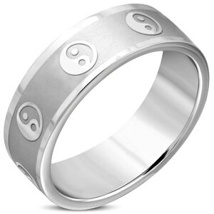 Širší prsten z chirurgické oceli - symbol jin a jang, matný pás, lesklé hrany, 8 mm - Velikost: 68