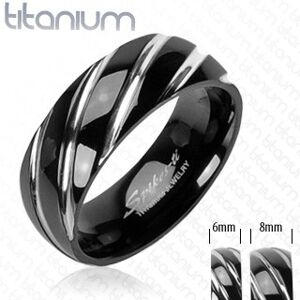Titanový prsten černé barvy - úzké šikmé zářezy ve stříbrném odstínu - Velikost: 57