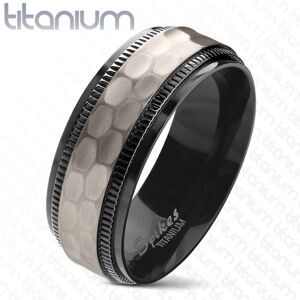 Titanový prsten, černé vroubkované okraje, broušený matný středový pás, 8 mm - Velikost: 70