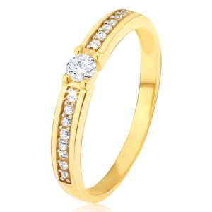 Zlatý prsten 585 - kulatý čirý zirkon ve středu, tenké pásy kamínků po stranách - Velikost: 56